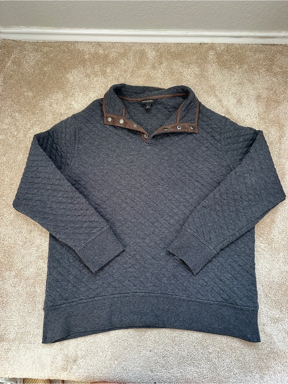 Banana Republic Men’s M Charcoal Quilted Pullover Brown Trim Quarter Snap